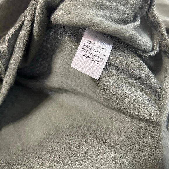 Socialite Forest Green Crisscross V-Neck Long Sleeve Lightweight Blouse Size XL - Picture 3 of 6